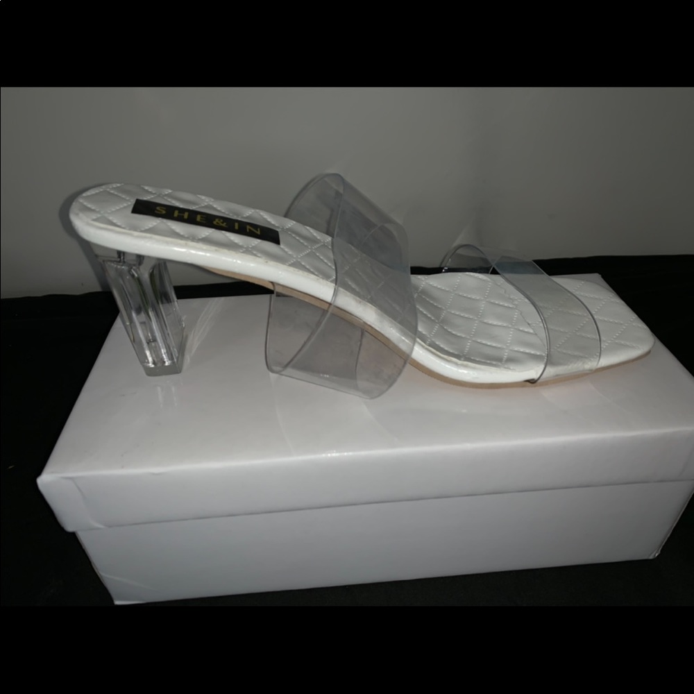 Heels - Picture 4 of 4